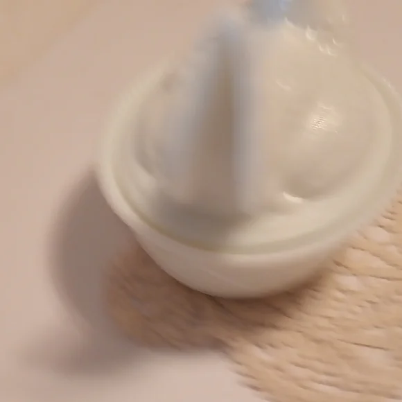 Vintage Westmoreland White Milk Glass Hen on Nest with Red Comb " Big MaMa" - Picture 9 of 10